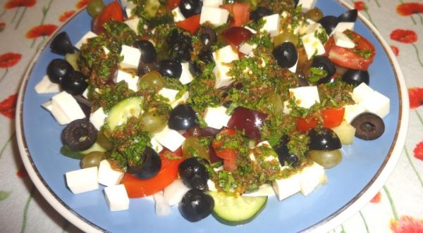 Фруктово-овощной салат с пикантной заправкой