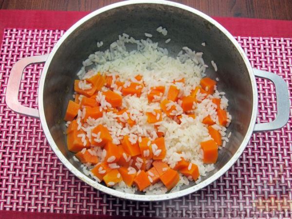 Молочный суп с тыквой и рисом