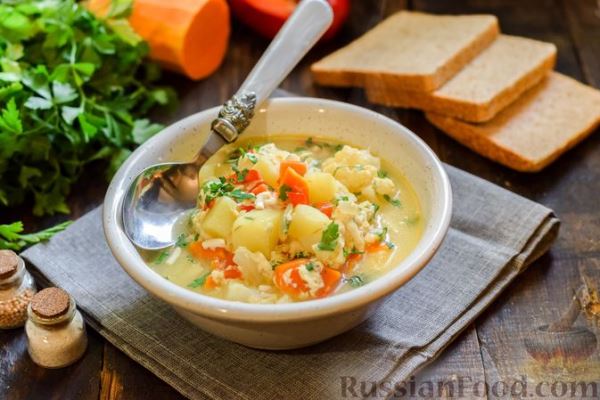 Овощной суп из тыквы и цветной капусты с сырно-яичной заправкой