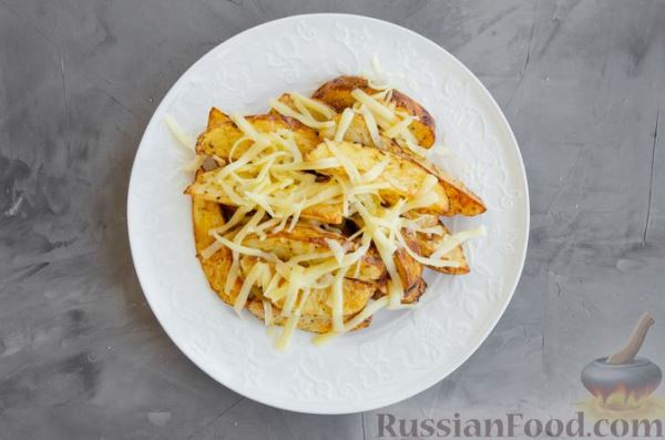 Запечённый картофель со сметаной и сыром