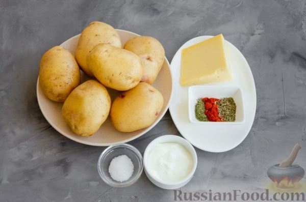 Запечённый картофель со сметаной и сыром
