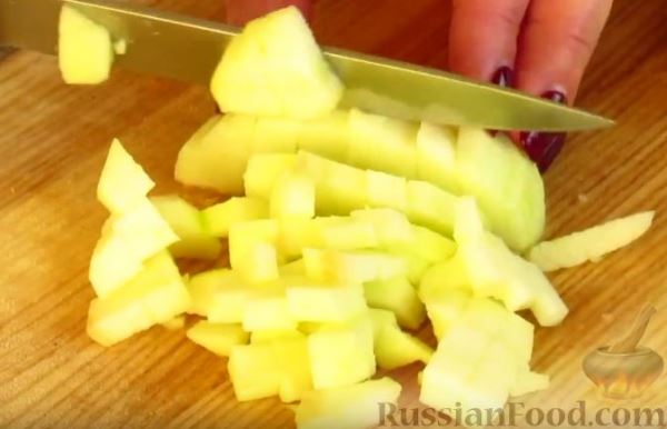 Салат "Зимний" с селедкой и яблоком