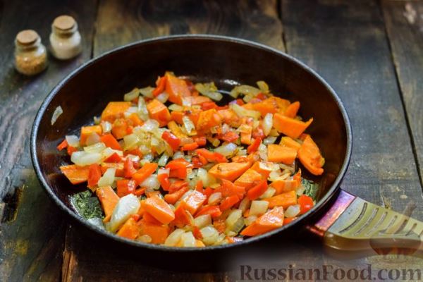 Овощной суп из тыквы и цветной капусты с сырно-яичной заправкой