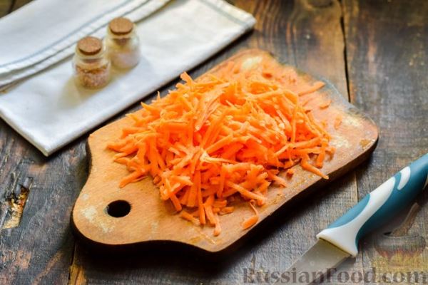 Мясные фрикадельки, запечённые в луково-морковном соусе