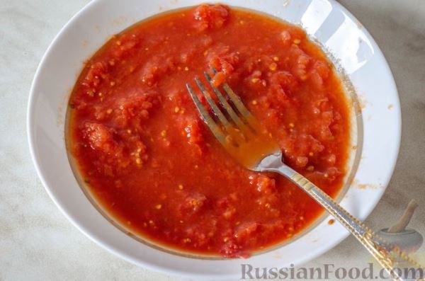 Лапша в томатном соусе с чесноком и острым перцем