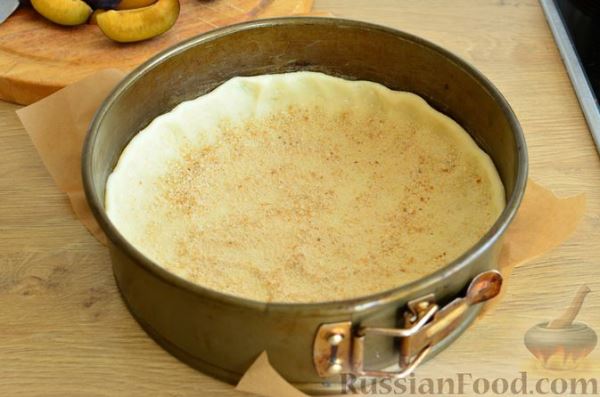 Творожный пирог со сливами и грецкими орехами в карамели