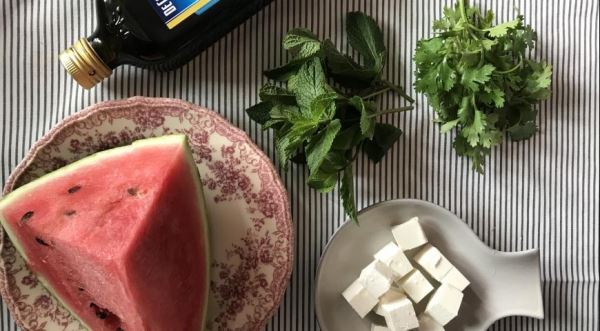 Летний салат с арбузом и сыром фета