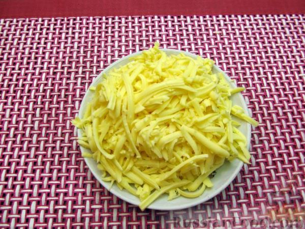 Запеканка из цветной капусты с колбасой и сыром