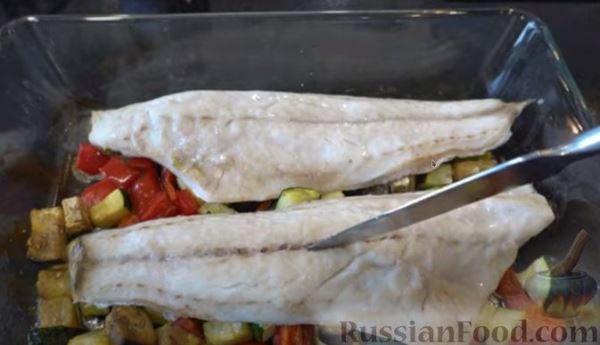 Сибас с овощами в духовке, с французским соусом вьерж